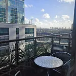 Modern Apartment Near The Thames Central London